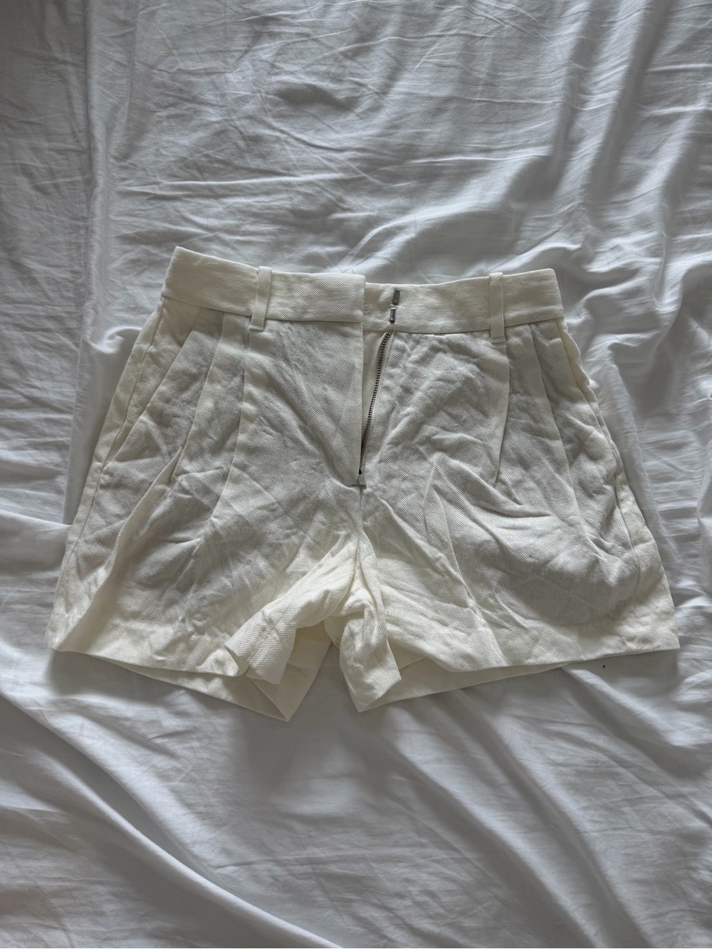 Aritzia The Effortless Short™ Mid-Thigh - PowerLinen™ Light Birch